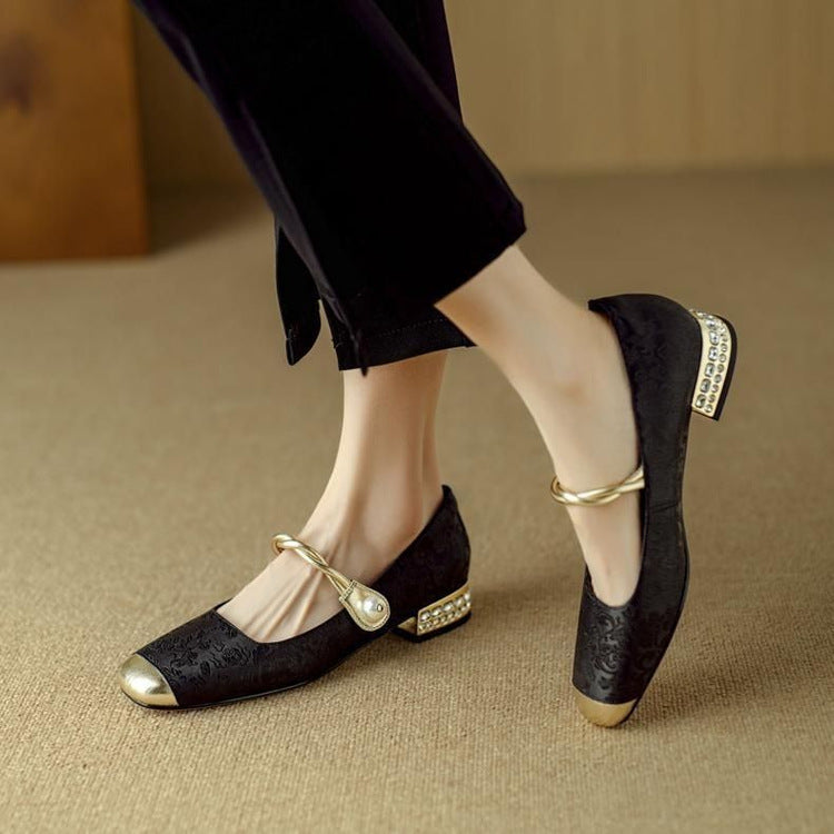 Naila Pumps