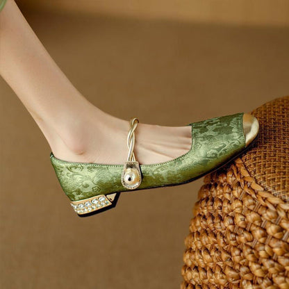 Naila Pumps