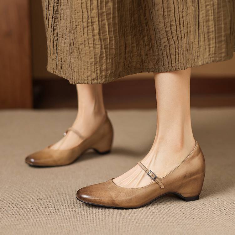 Deyra Genuine Leather Pumps