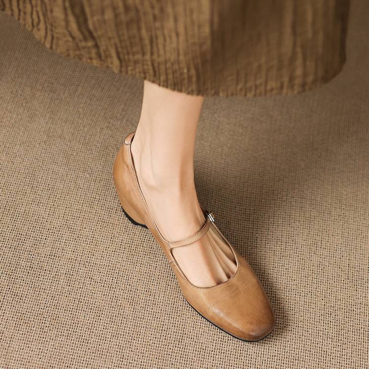 Deyra Genuine Leather Pumps
