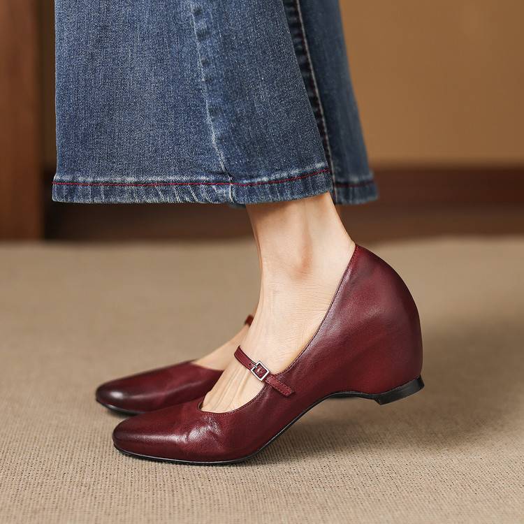 Deyra Genuine Leather Pumps